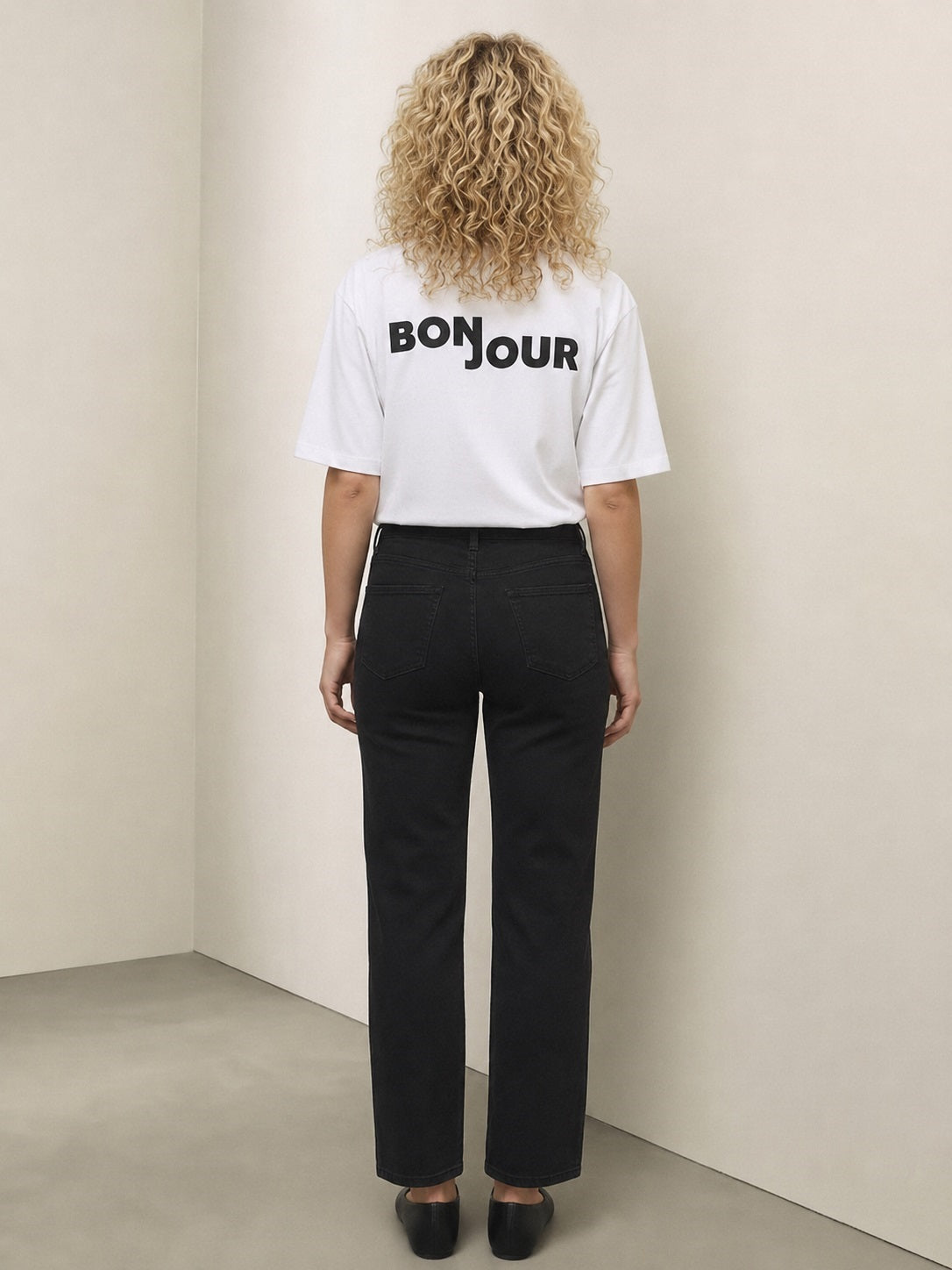 Women Black Straight Fit Mid-Rise Stretchable Jeans
