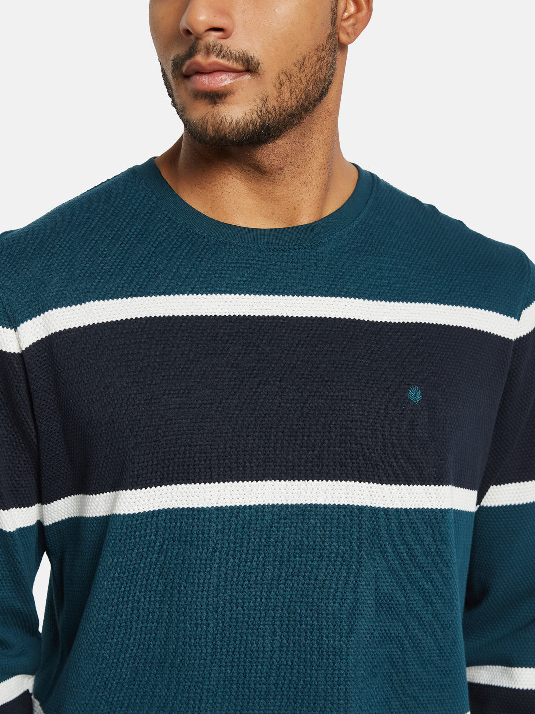 METTLE Men Colourblocked T-shirt